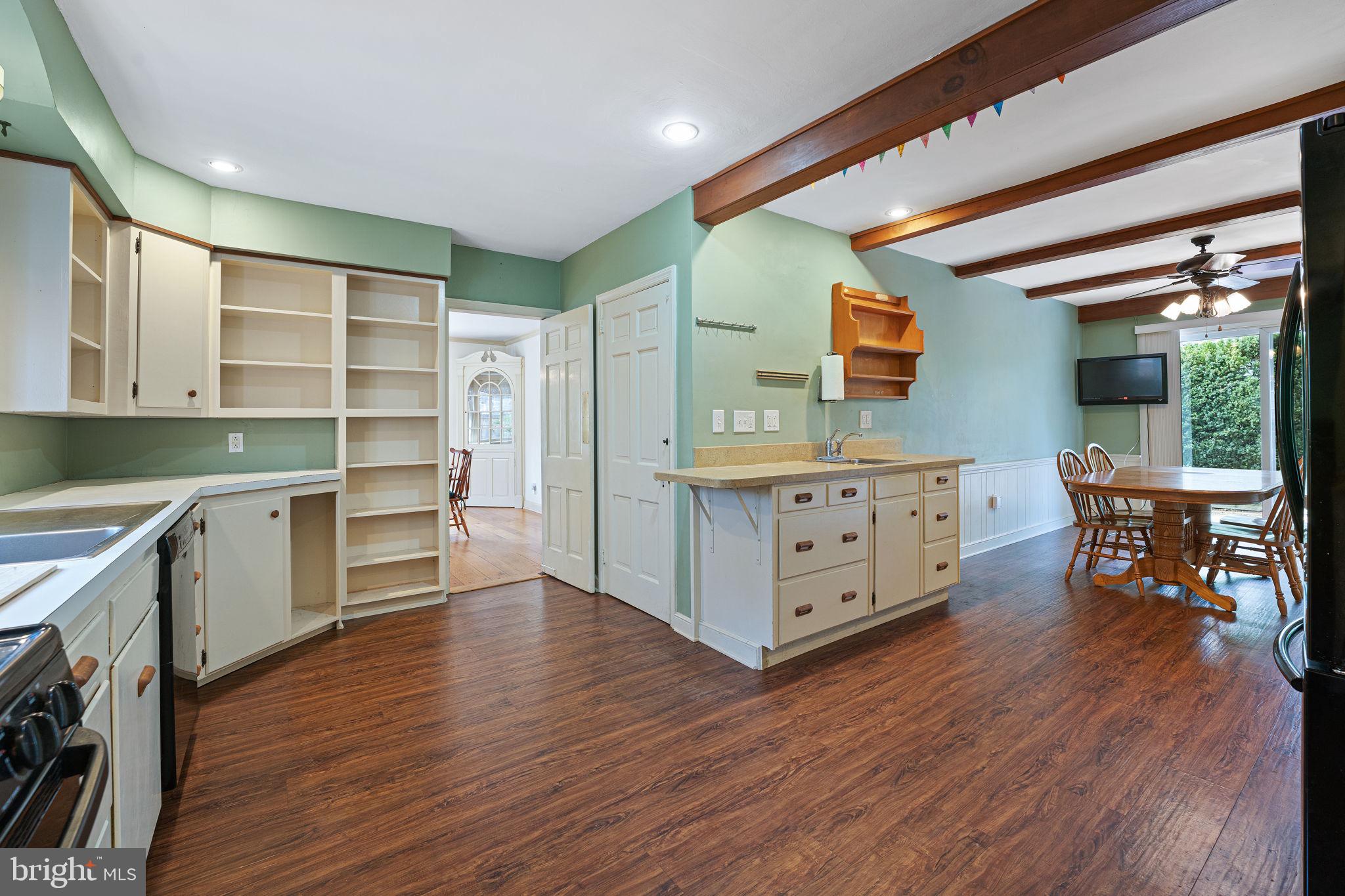 547 West Beechtree Lane Wayne, PA 19087 - Photo 12 of 31 Kitchen