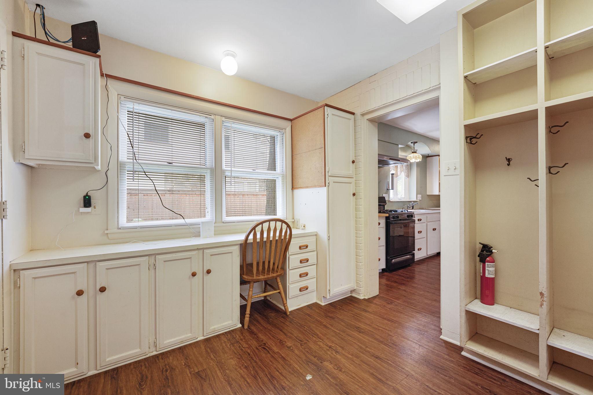 547 West Beechtree Lane Wayne, PA 19087 - Photo 15 of 31 Cubbies/Desk