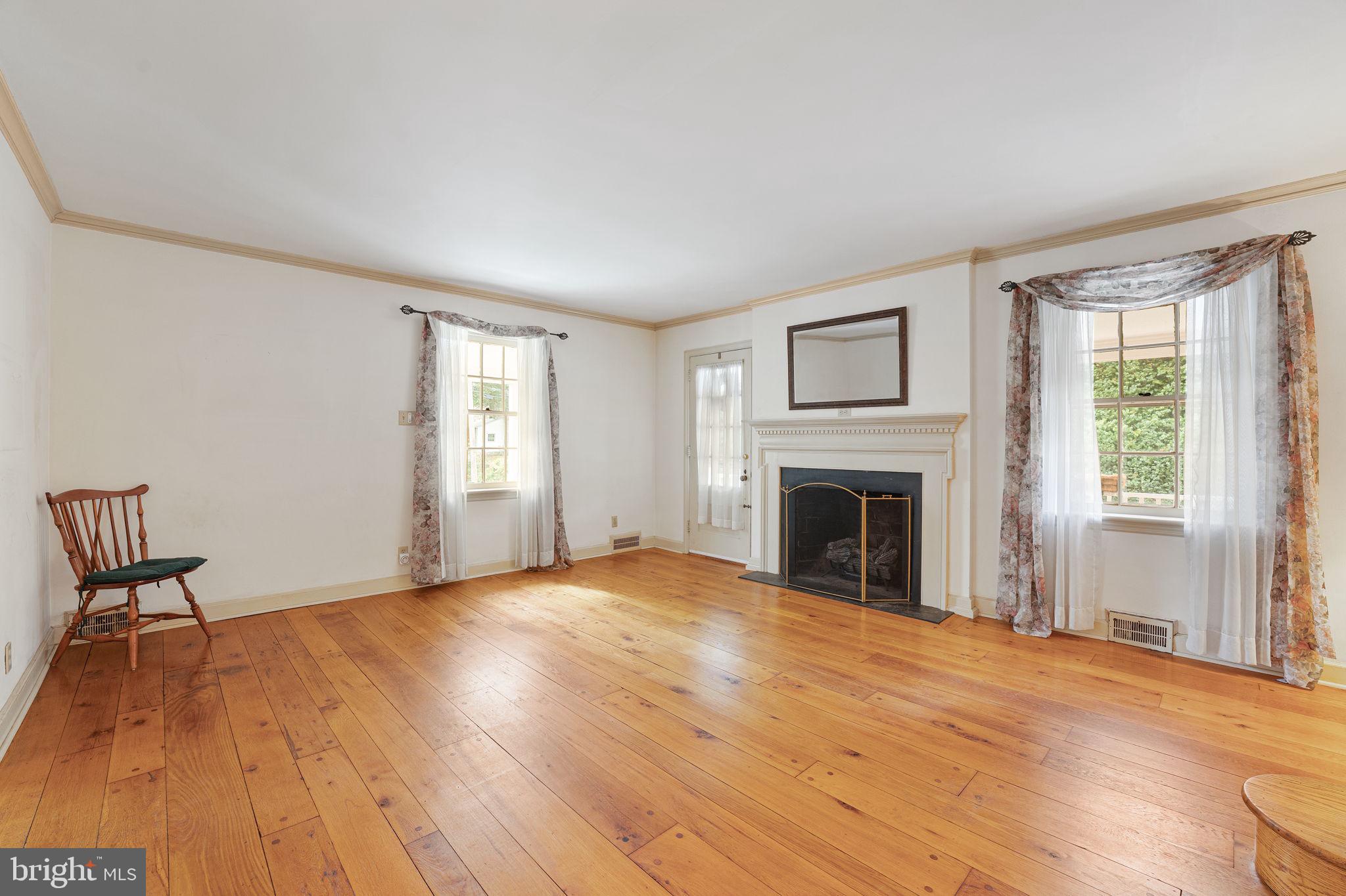 547 West Beechtree Lane Wayne, PA 19087 - Photo 7 of 31 Living Room