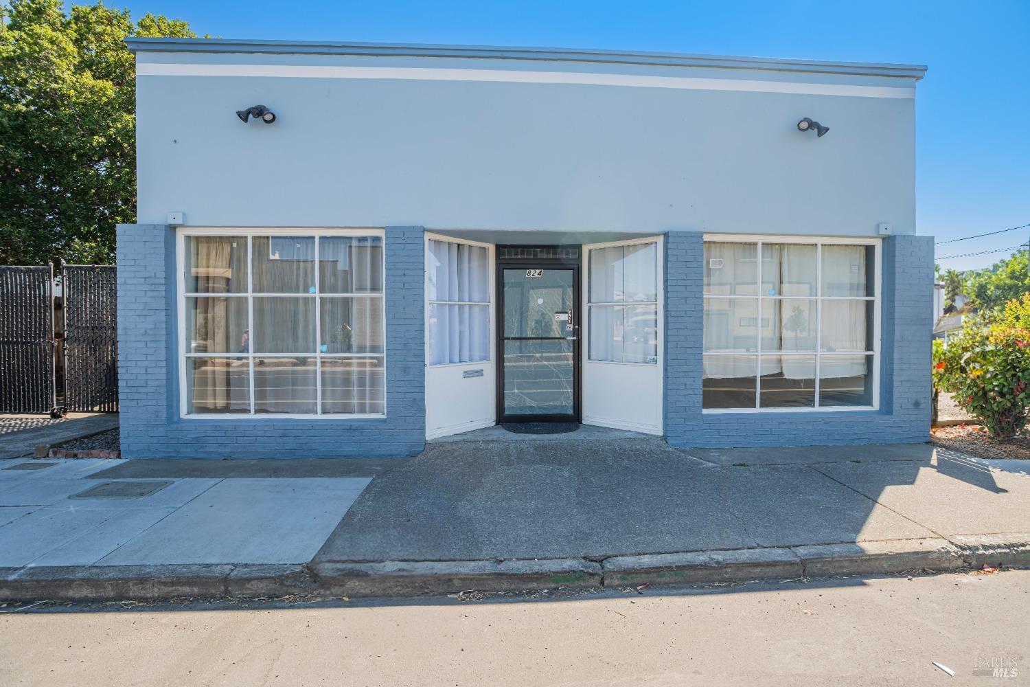 824 Petaluma Blvd South