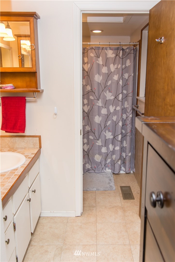 7530 Southeast Willock Road Olalla, WA 98359 - Photo 10 of 25 Gallery Image 10