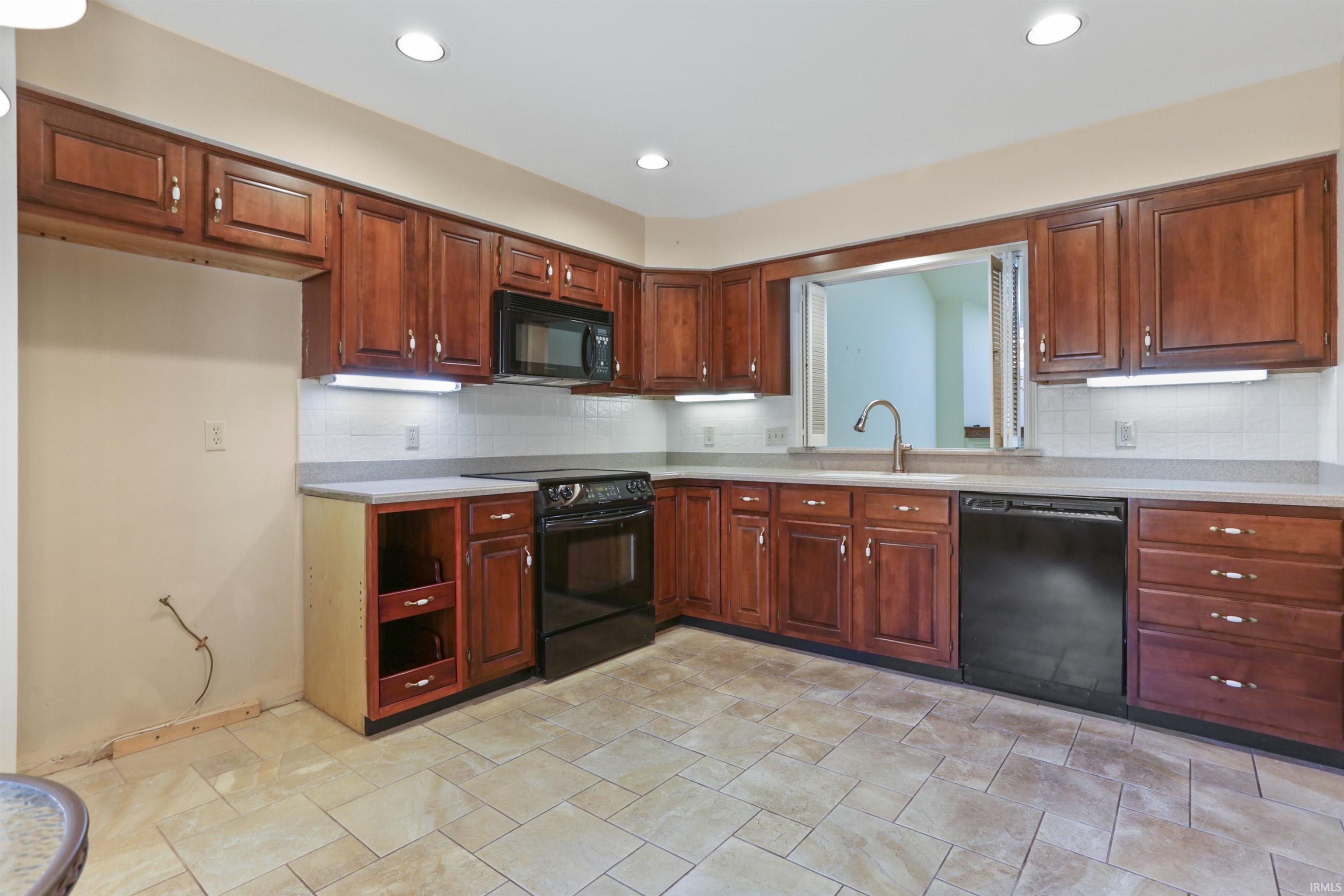 1335 Timberlake Road Evansville, IN 47710 - Photo 8 of 24