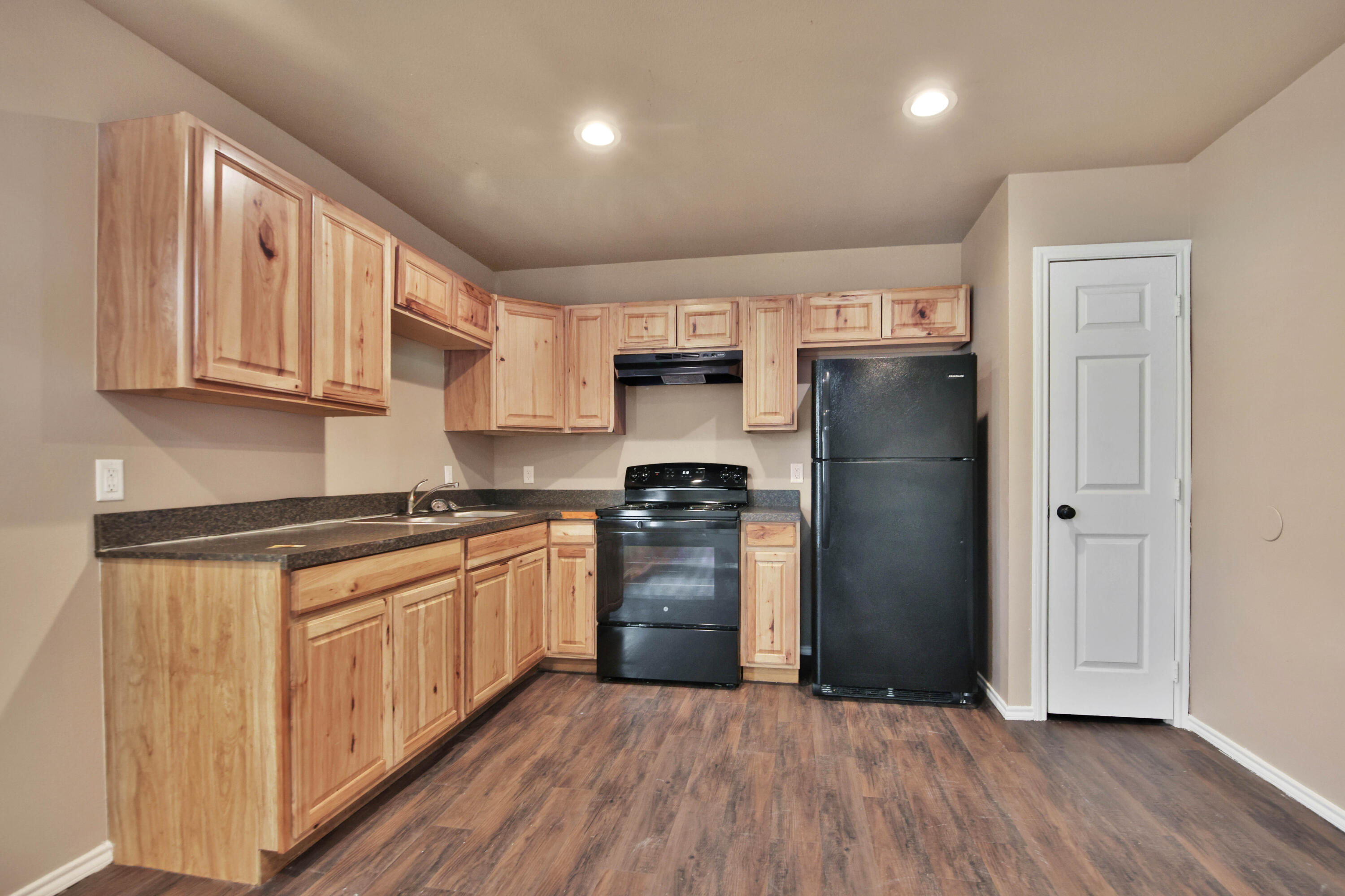 209 36th Street Lubbock, TX 79404 - Photo 5 of 19 IMG_3416