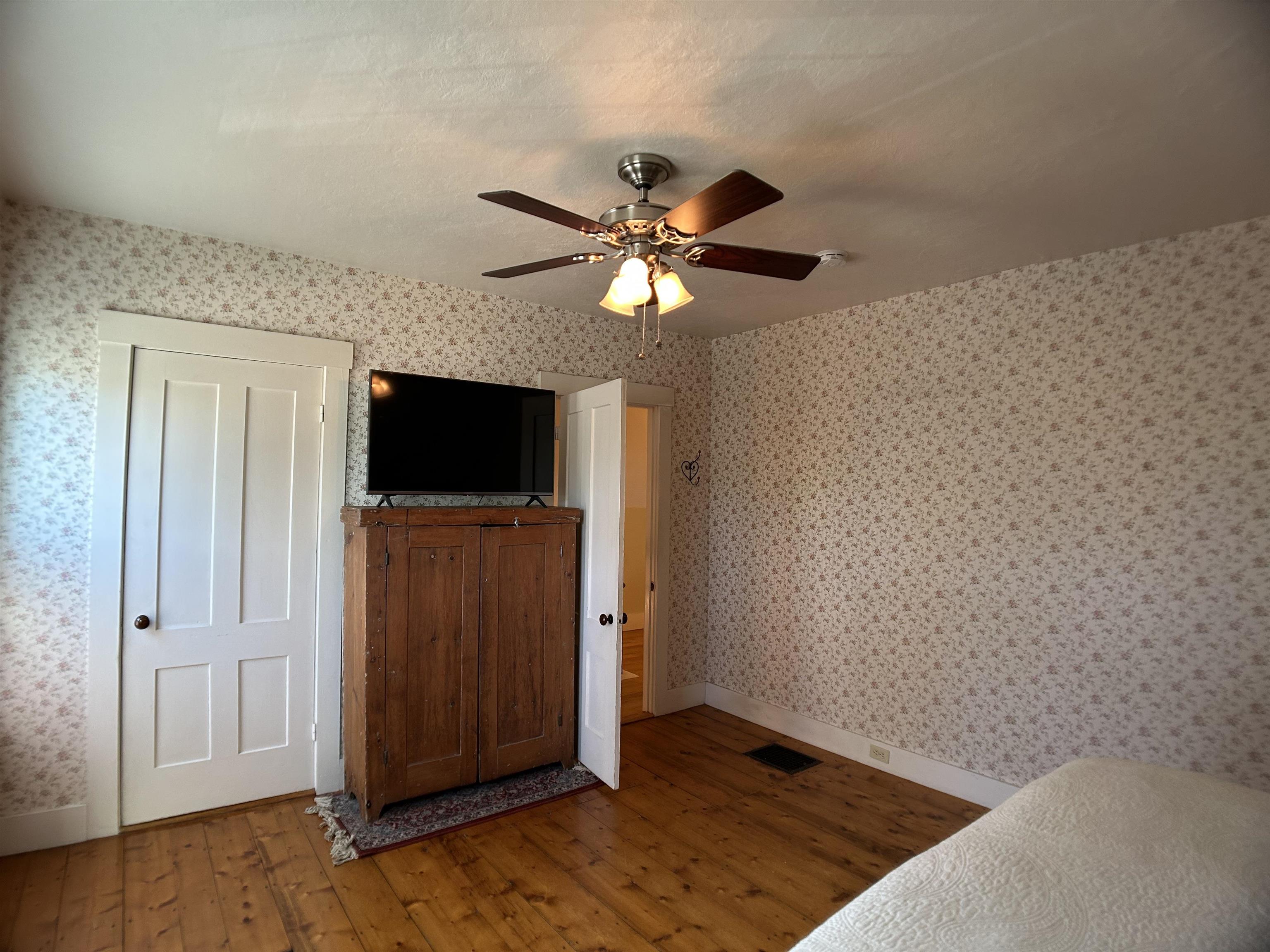 447 Elm Street Chester, VT 05143 - Photo 14 of 27