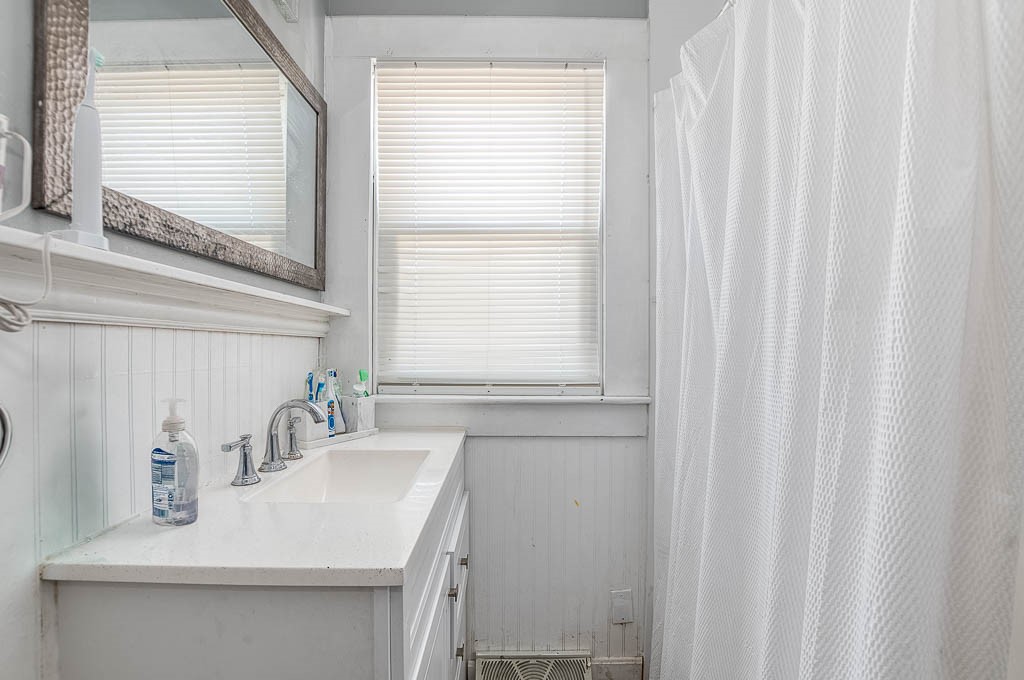 43 Warwick Road Pawtucket, RI 02861 - Photo 16 of 27