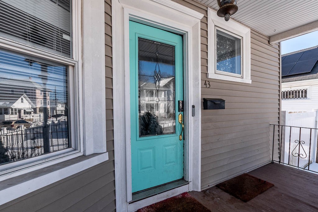 43 Warwick Road Pawtucket, RI 02861 - Photo 2 of 27