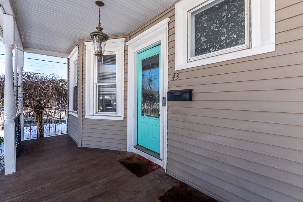 43 Warwick Road Pawtucket, RI 02861 - Photo 3 of 27