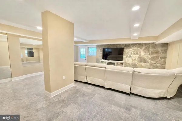 $3,125 | 5439 Richenbacher Avenue, Alexandria, VA 22304