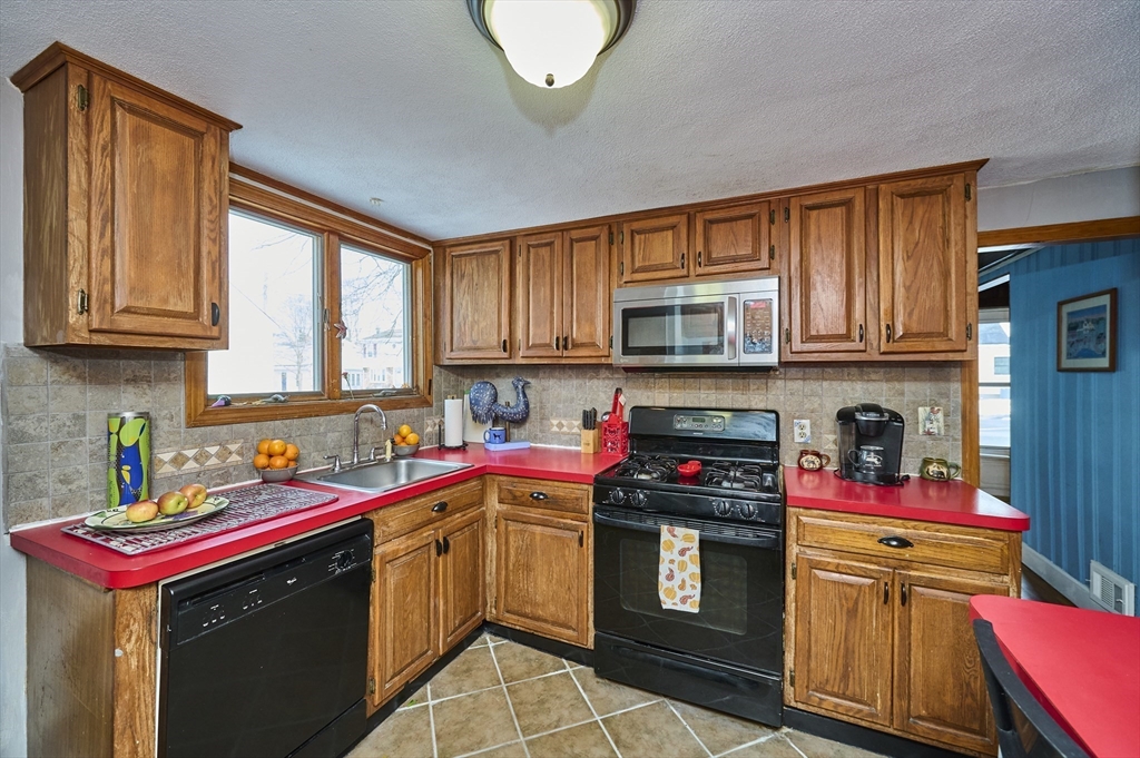 29 Brandley Road Watertown, MA 02472 - Photo 8 of 24 Gallery Image 8