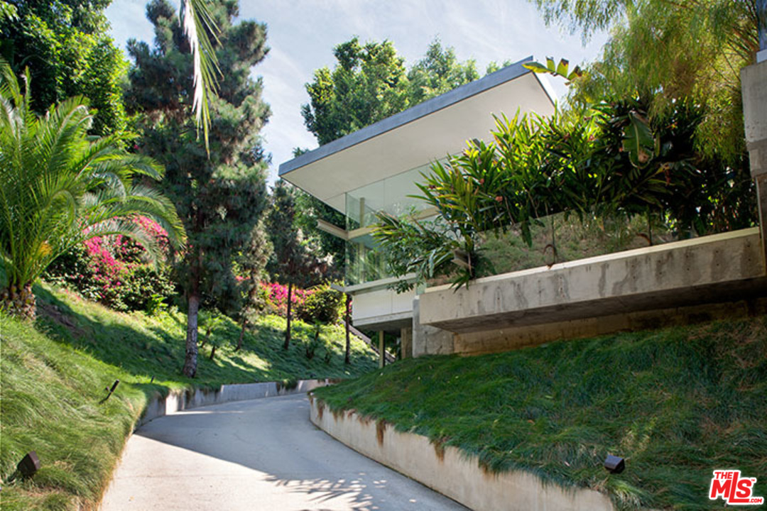 1810 Rising Glen Road Los Angeles, CA 90069 - Photo 1 of 16