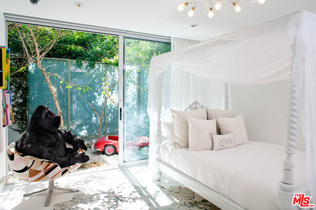 1810 Rising Glen Road Los Angeles, CA 90069 - Photo 14 of 16