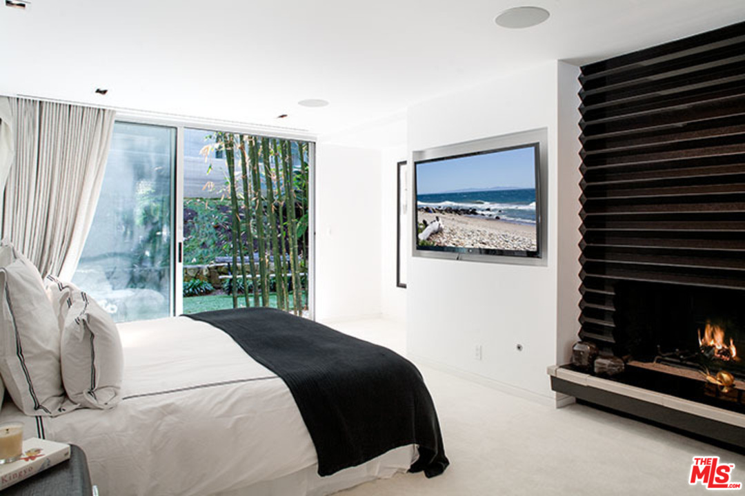1810 Rising Glen Road Los Angeles, CA 90069 - Photo 10 of 16