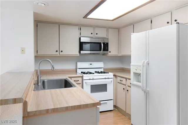 $139,900 | 3740 Desert Marina Drive, Unit 7, Laughlin, NV 89029