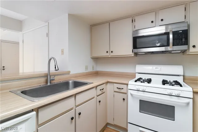 $139,900 | 3740 Desert Marina Drive, Unit 7, Laughlin, NV 89029