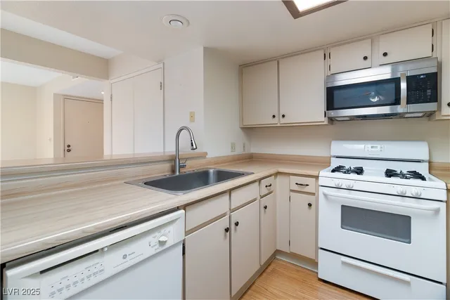 $139,900 | 3740 Desert Marina Drive, Unit 7, Laughlin, NV 89029