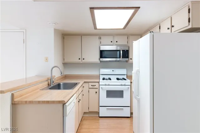 $139,900 | 3740 Desert Marina Drive, Unit 7, Laughlin, NV 89029