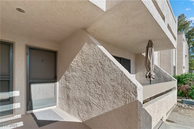 $139,900 | 3740 Desert Marina Drive, Unit 7, Laughlin, NV 89029