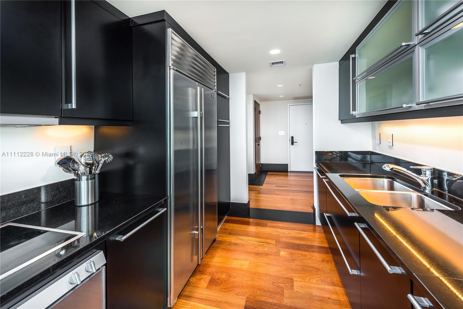 101 20th Street, Unit 2707 Miami Beach, FL 33139 - Photo 9 of 31