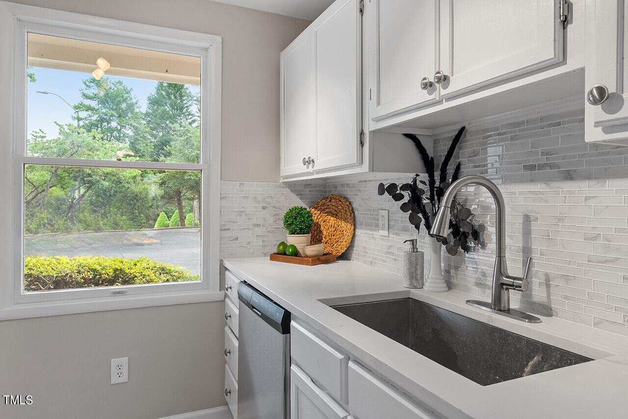 7717 Kingsberry Court Raleigh, NC 27615 - Photo 9 of 25 2d2f9fdd-da77-42ba-b67e-fb5788db8843