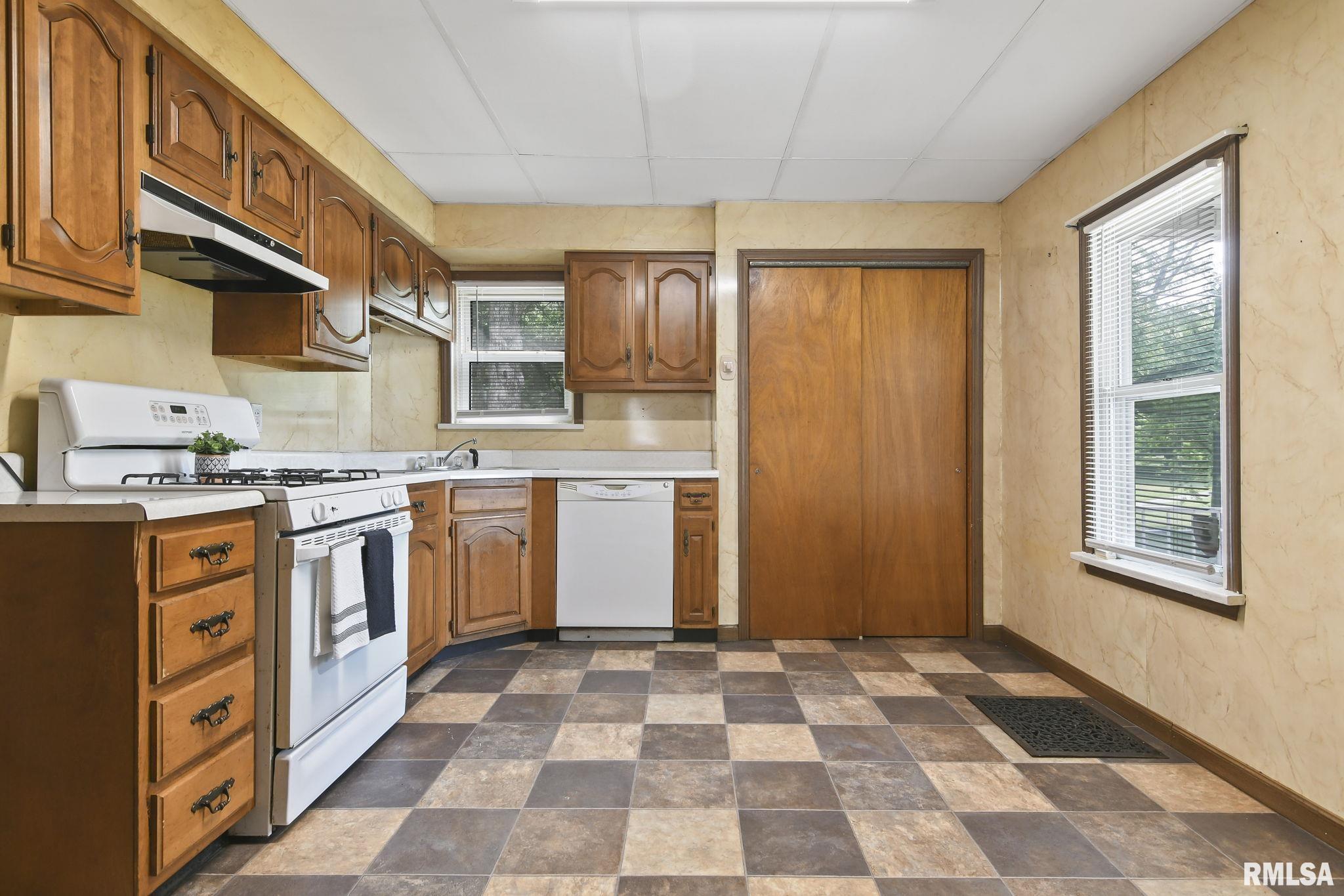2530 South 13th Street Springfield, IL 62703 - Photo 4 of 25