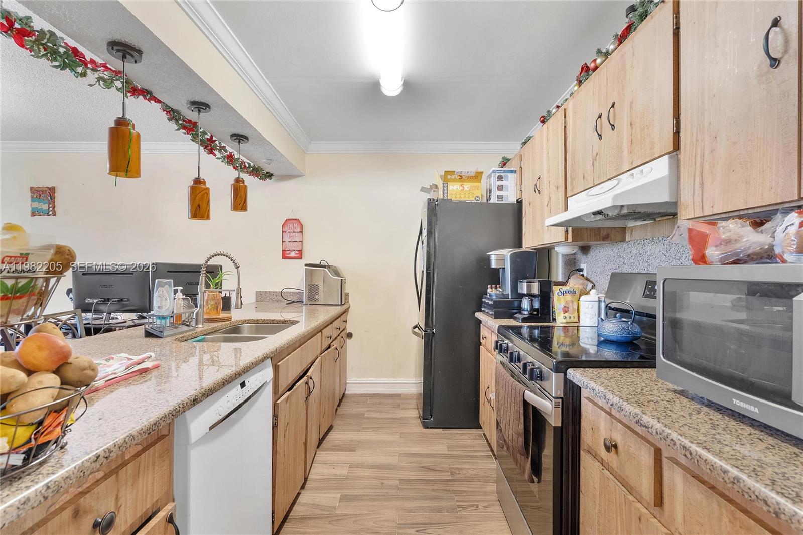 10304 Fairway Road Pembroke Pines, FL 33026 - Photo 18 of 51