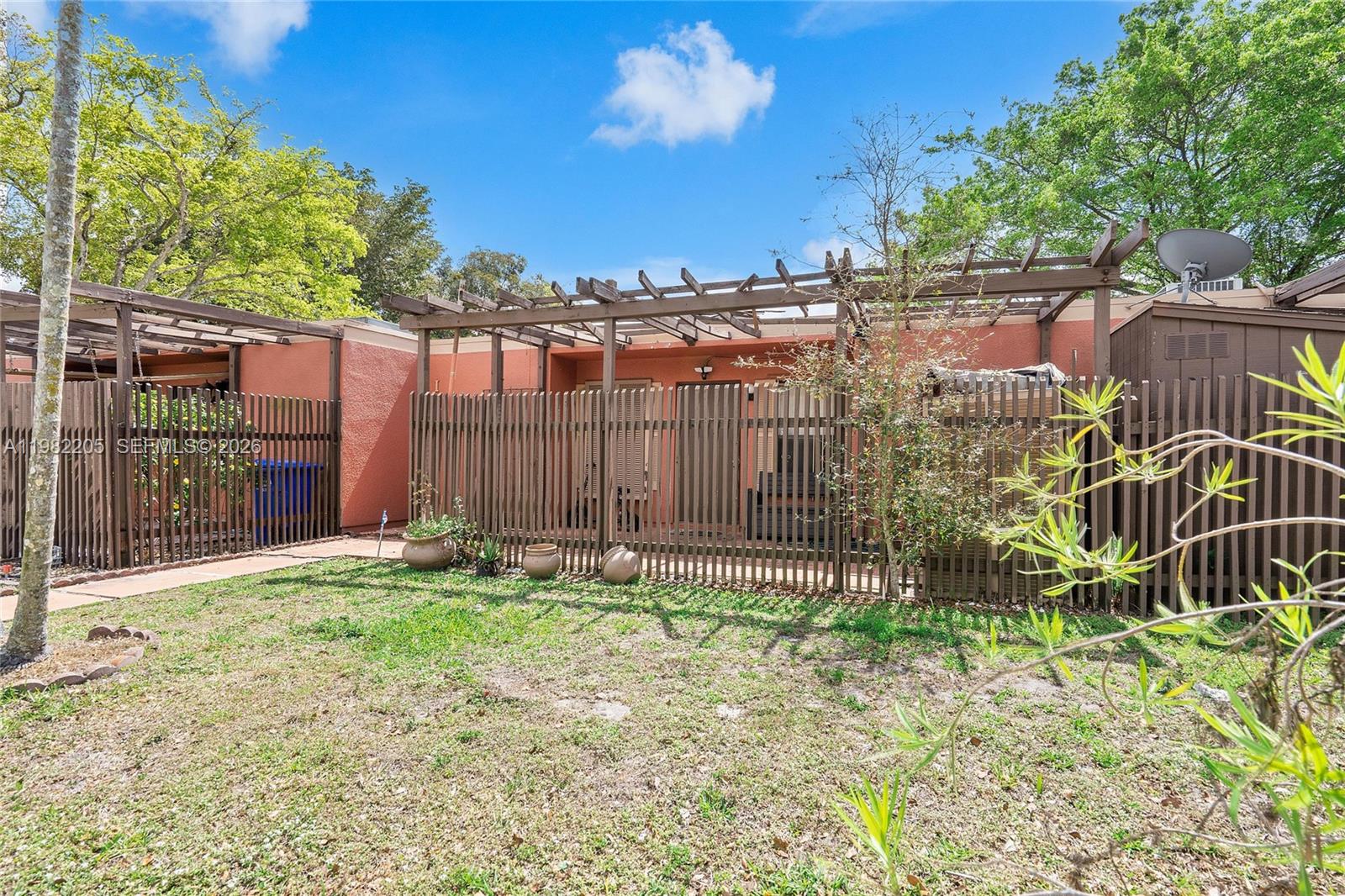 10304 Fairway Road Pembroke Pines, FL 33026 - Photo 3 of 51