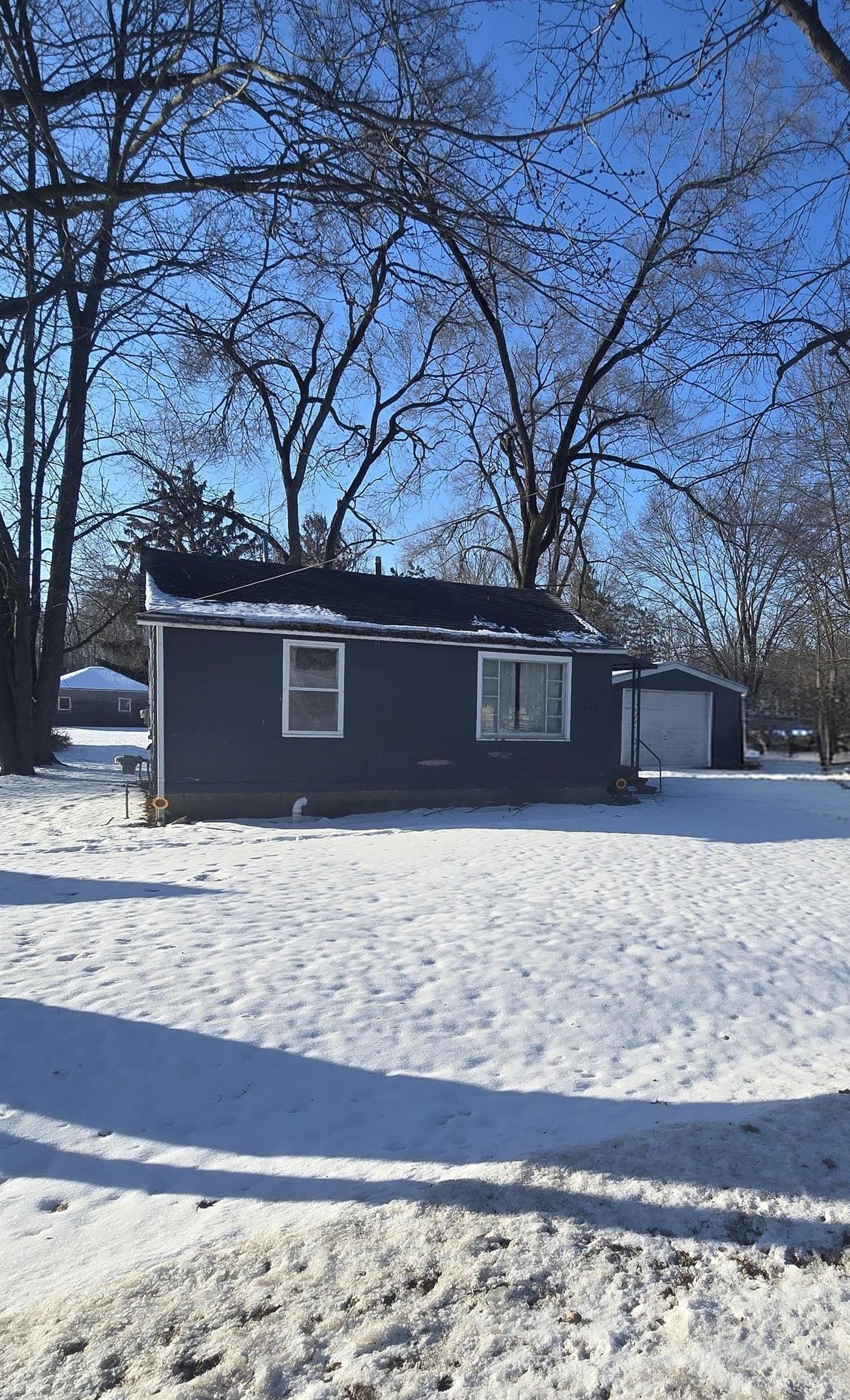 716 East Newark Street Ithaca, MI 48847 - Photo 2 of 10