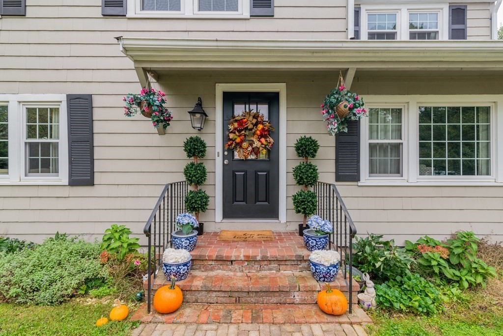 15 Juniper Road Hamilton, MA 01982 - Photo 2 of 28 Gallery Image 2