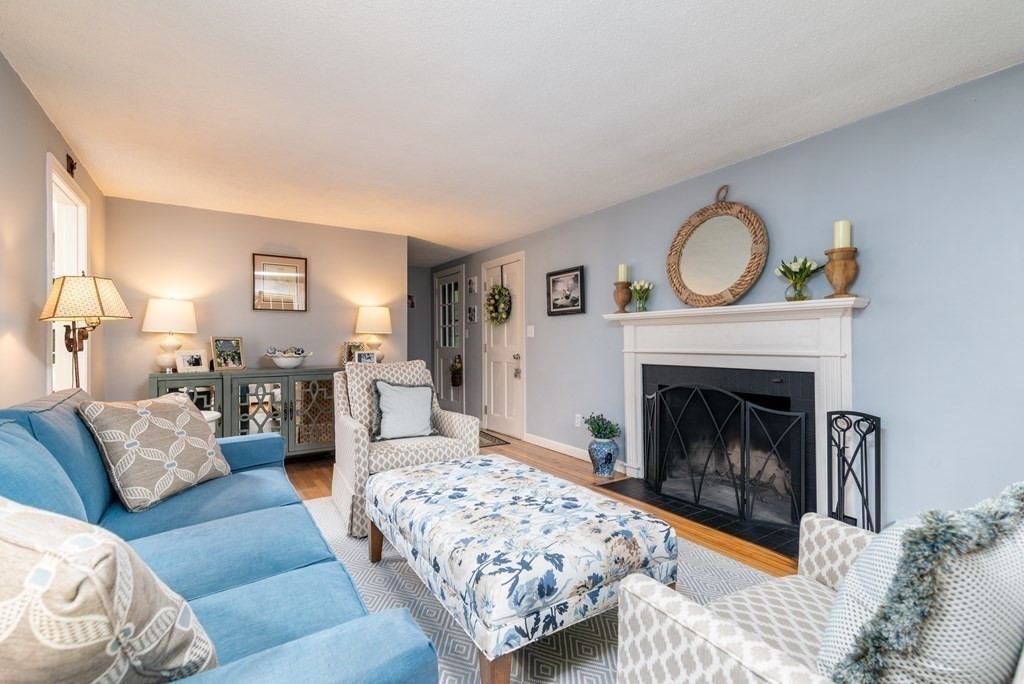 15 Juniper Road Hamilton, MA 01982 - Photo 4 of 28 Gallery Image 4