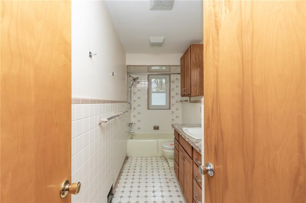 115 Acadia Lane Apollo, PA 15613 - Photo 19 of 20 a bathroom with a sink a toilet and shower