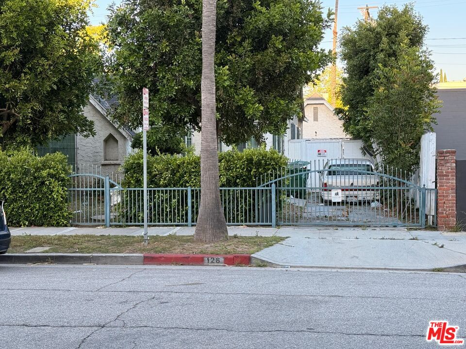128 North Carson Road Beverly Hills, CA 90211 - Photo 1 of 1