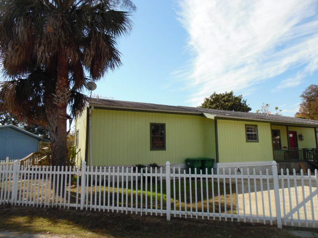 102 Dolphin Road Mary Esther, FL 32569 - Photo 1 of 25 185