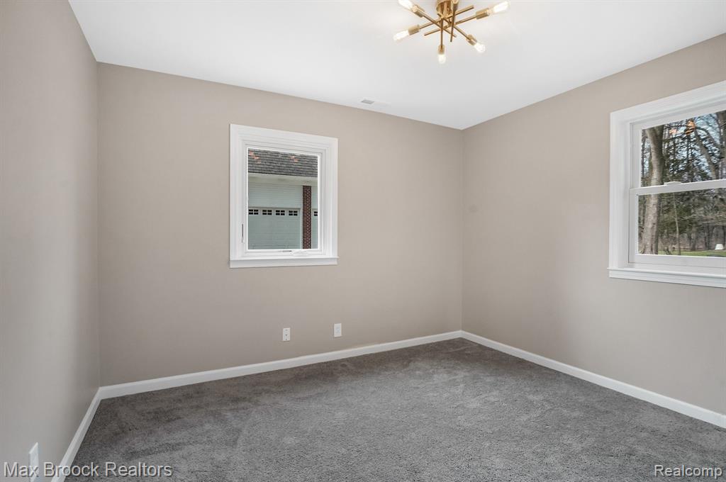 2905 West Hickory Grove Road Bloomfield Hills, MI 48302 - Photo 21 of 25