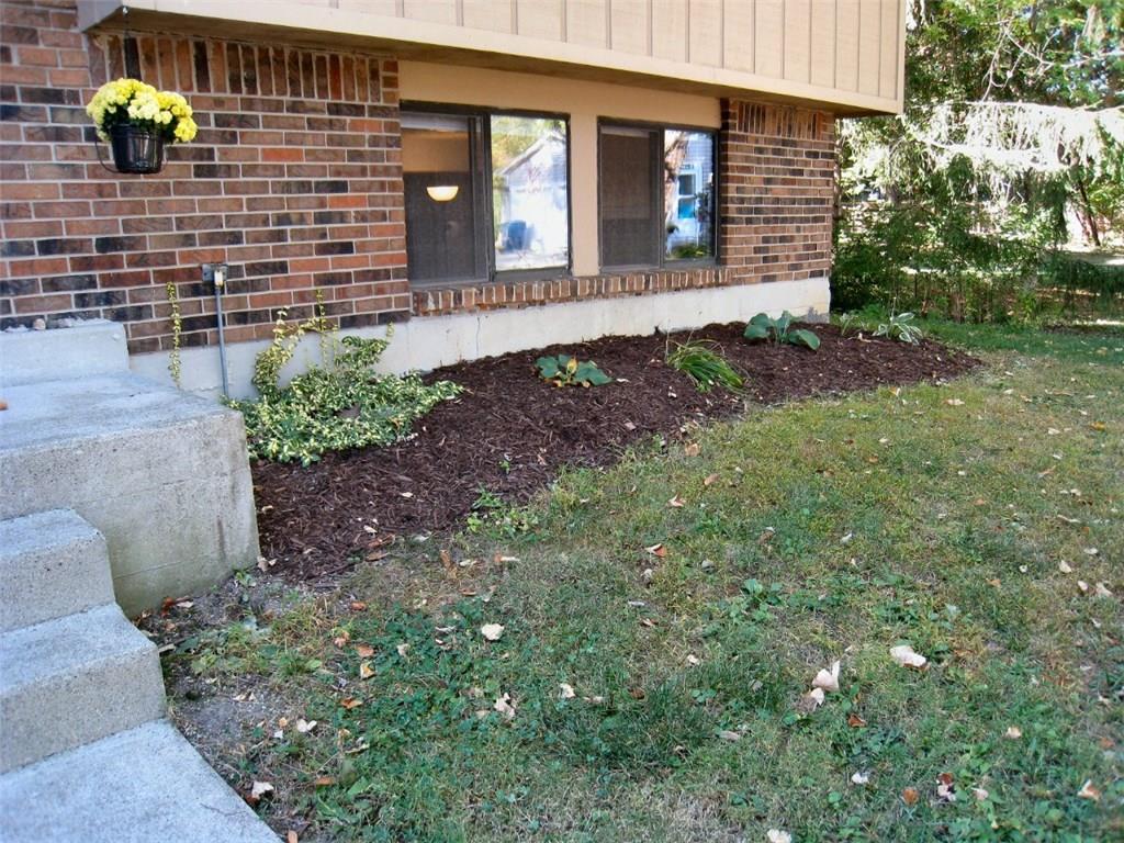 8405 Harrington Road Indianapolis, IN 46256 - Photo 2 of 25 Gallery Image 2