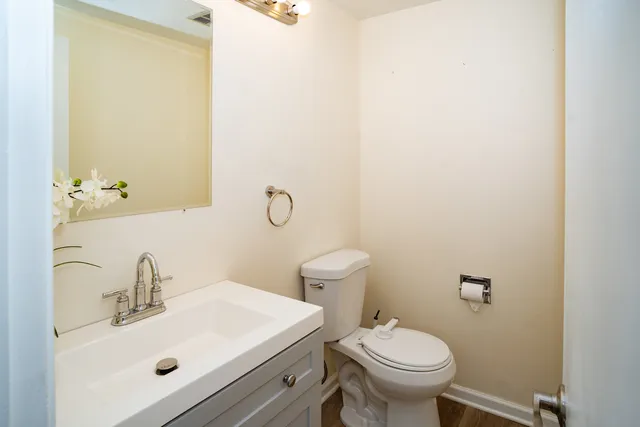 $399,900 | 164 Cascade Drive, Indian Head Park, IL 60525