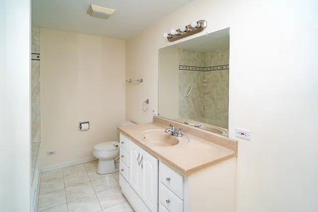 $399,900 | 164 Cascade Drive, Indian Head Park, IL 60525