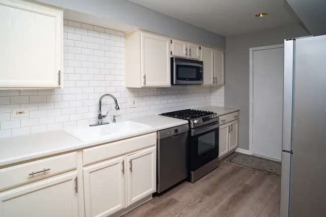 $399,900 | 164 Cascade Drive, Indian Head Park, IL 60525