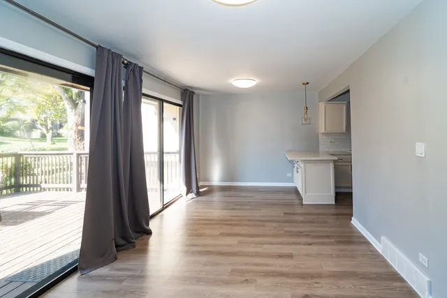 $399,900 | 164 Cascade Drive, Indian Head Park, IL 60525