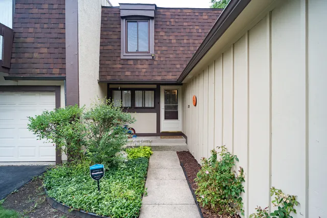 $399,900 | 164 Cascade Drive, Indian Head Park, IL 60525