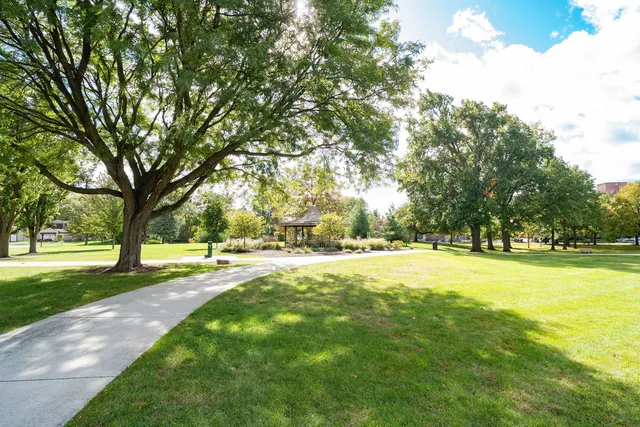 $399,900 | 164 Cascade Drive, Indian Head Park, IL 60525