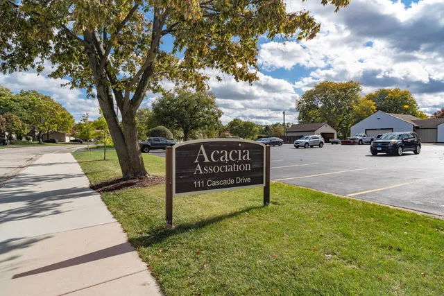 $399,900 | 164 Cascade Drive, Indian Head Park, IL 60525