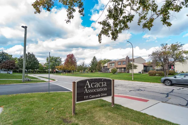 $399,900 | 164 Cascade Drive, Indian Head Park, IL 60525