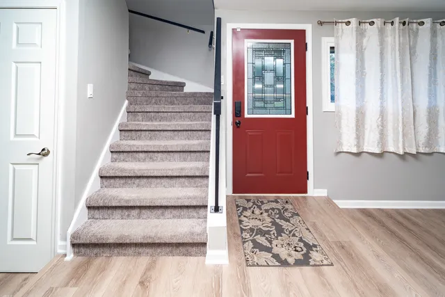 $399,900 | 164 Cascade Drive, Indian Head Park, IL 60525