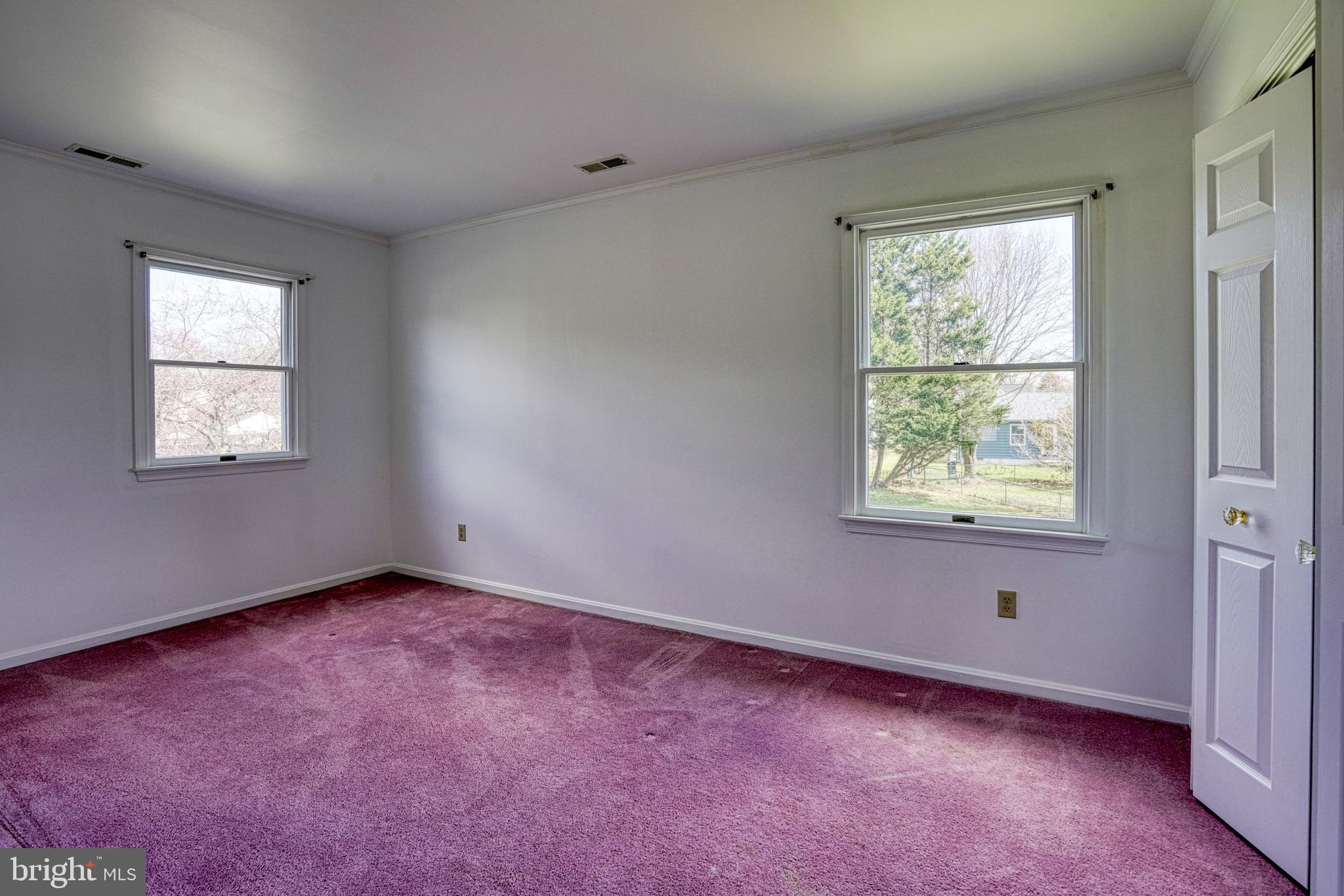200 Spring Drive Easton, MD 21601 - Photo 40 of 54 an empty room with windows