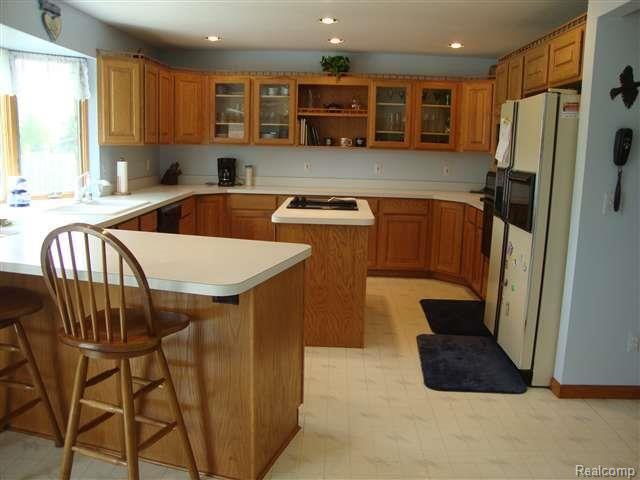 52096 Baker Road New Baltimore, MI 48047 - Photo 3 of 14 Kitchen