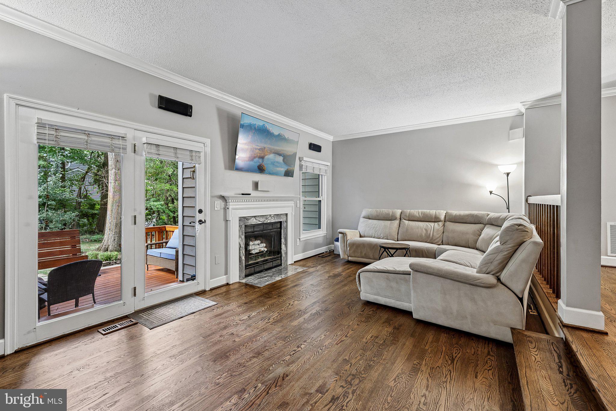 1432 Newport Spring Court Reston, VA 20194 - Photo 5 of 42 Gallery Image 5