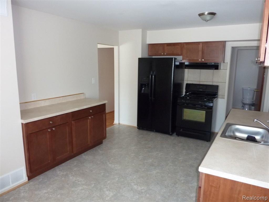15097 Inkster Road Livonia, MI 48154 - Photo 6 of 15 2 Kitchen 2.JPG