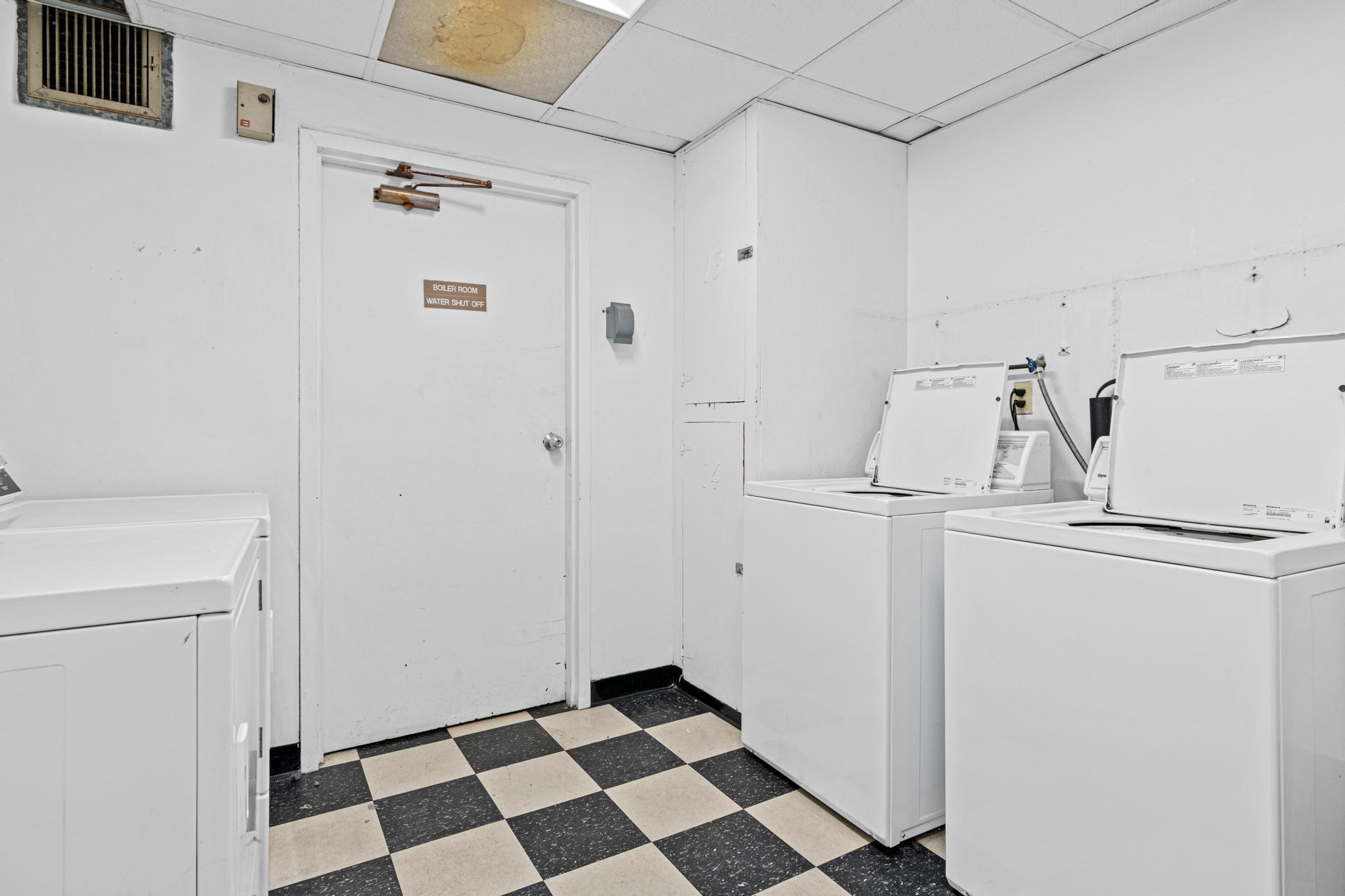 520 Ridgewood Avenue, Unit 3 Minneapolis, MN 55403 - Photo 14 of 15