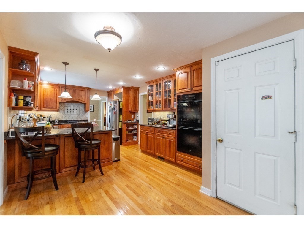 25 Upson Road Wellesley, MA 02482 - Photo 9 of 32