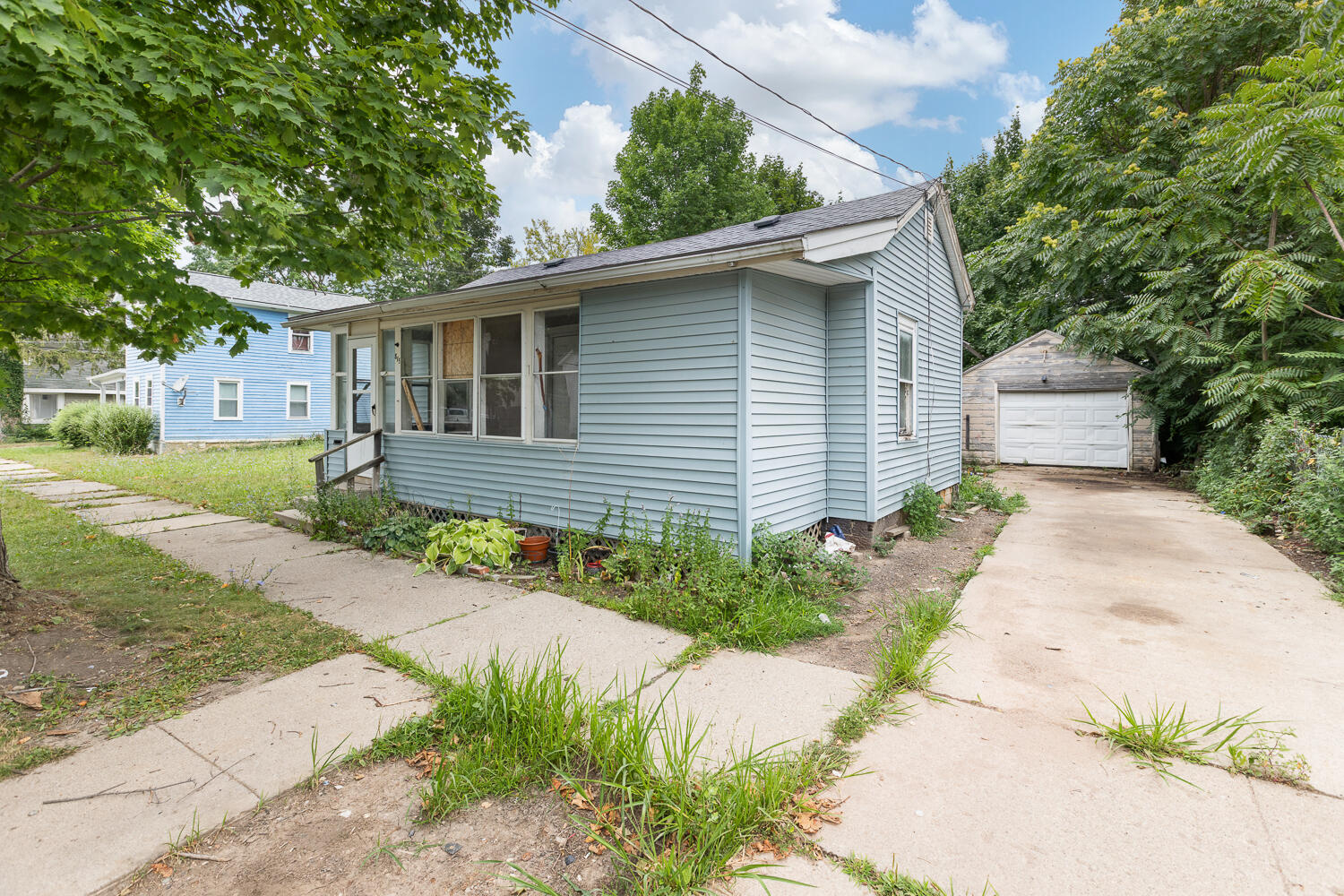 815 East Front Street Adrian, MI 49221 - Photo 3 of 20 815 E Front St - 1025